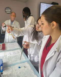 Sidney Hopfer instructing students in lab
