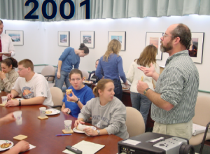 Steven Zinn teaching an FYE course in 2001