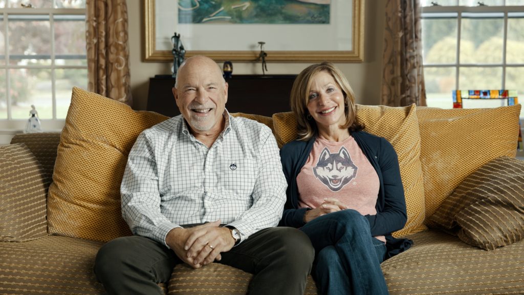 Michael and Shari Cantor sitting on a sofa.