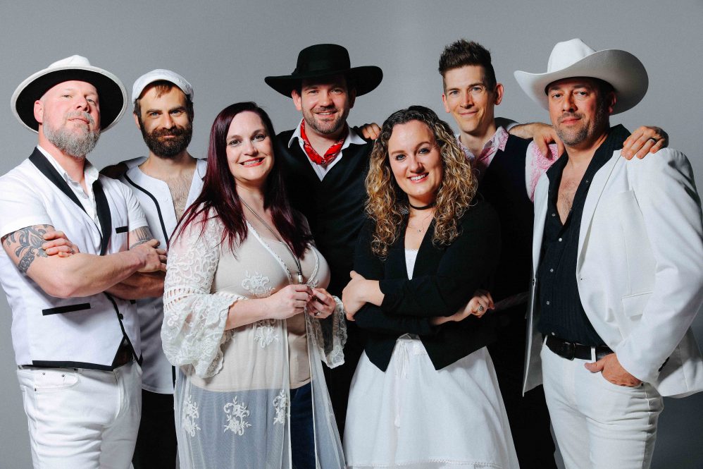 The band THE SEVEN WONDERS: A Tribute to Fleetwood Mac posing together.