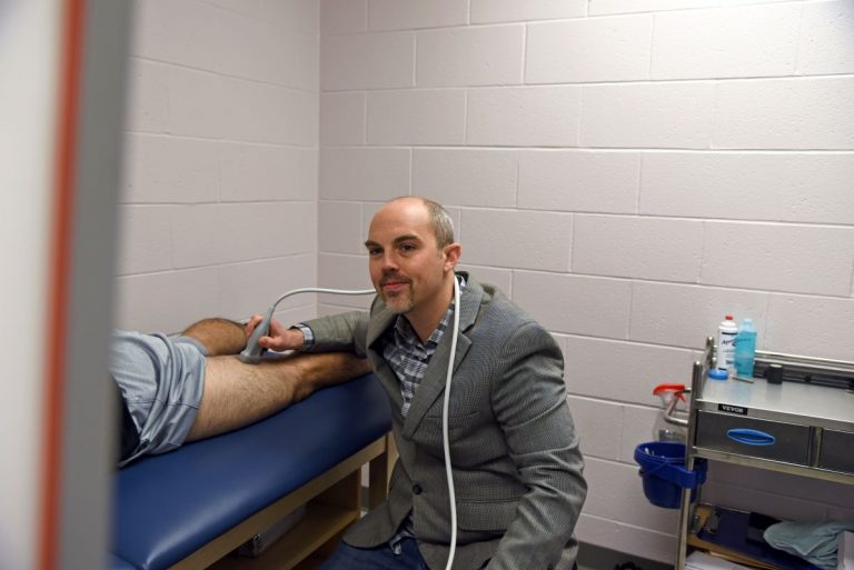 Jacob Earp of the Department of Kinesiology in the College of Agriculture, Health and Natural Resources (CAHNR) conducts an ultrasound in the Sport Optimization and Rehabilitation Laboratory in Gampel Pavilion (GAMP). Jan. 30, 2023. (Jason Sheldon/UConn Photo)